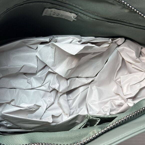 A New Day Spring Green Faux Leather 10” Multi Pocket Strapped Bucket Purse NWOT - Picture 5 of 15